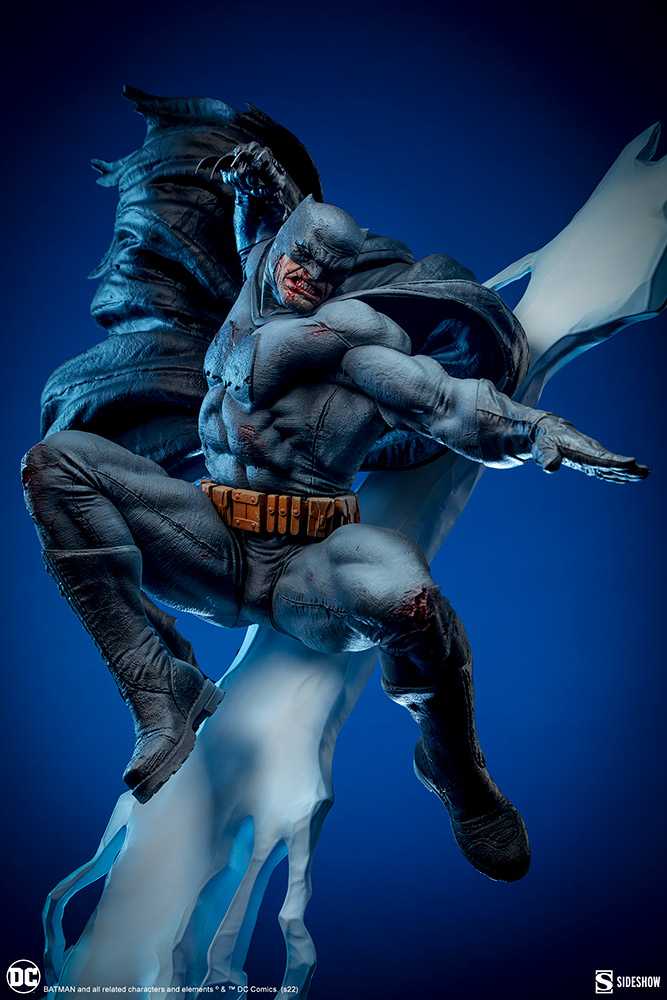 Batman, The Dark Knight Returns Premium Format (1:4) - Sideshow Collectibles (DC Comics) action figure collectible - Main Image 2