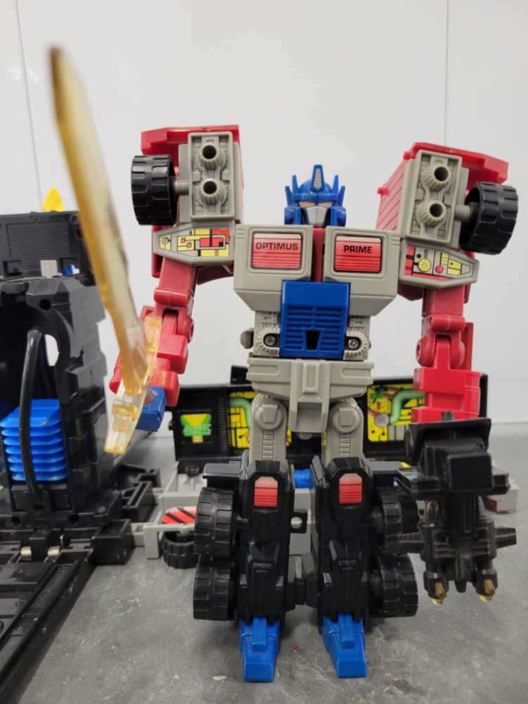 Optimus Prime Laser - Hasbro (Generation 2) action figure collectible - Main Image 2