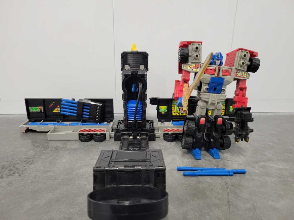 Optimus Prime Laser - Hasbro (Generation 2) action figure collectible - Main Image 3