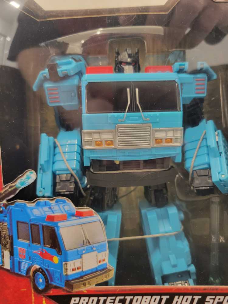 Hot Spot Toys"R"Us  - Hasbro (Generations GDO) action figure collectible - Main Image 2