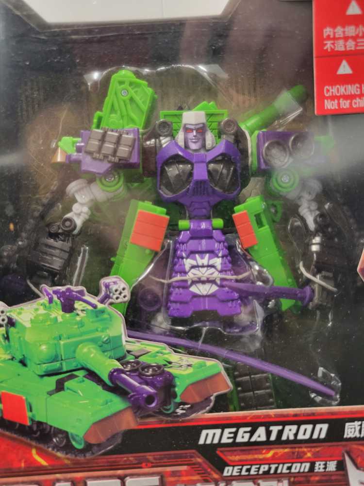 Megatron Toys"R"Us  - Hasbro (Generations GDO) action figure collectible - Main Image 2