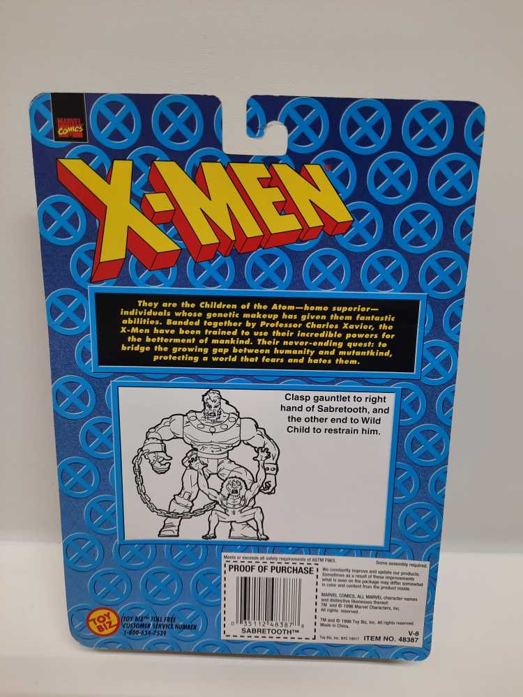 Sabretooth  (Marvel: Toybiz: X-men) action figure collectible [Barcode 035112483878] - Main Image 2