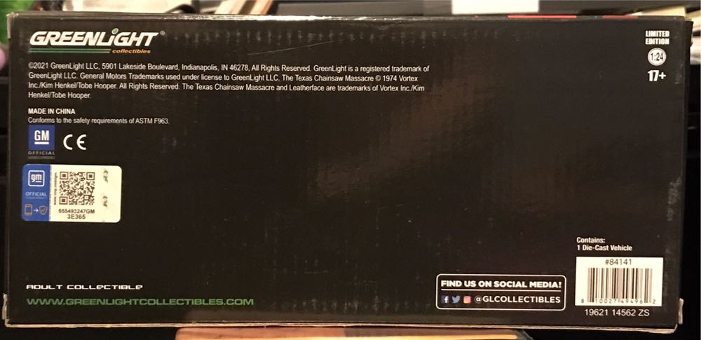 Greenlight Hollywood: Texas Chainsaw Massacre: 1971 Chevrolet C-10 - Green Light Collectibles (Texas Chainsaw Massacre) action figure collectible [Barcode 810027494962] - Main Image 4