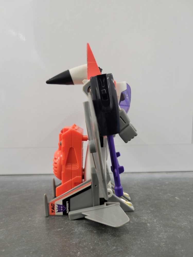 Starscream - Hasbro (Generation 2) action figure collectible - Main Image 3