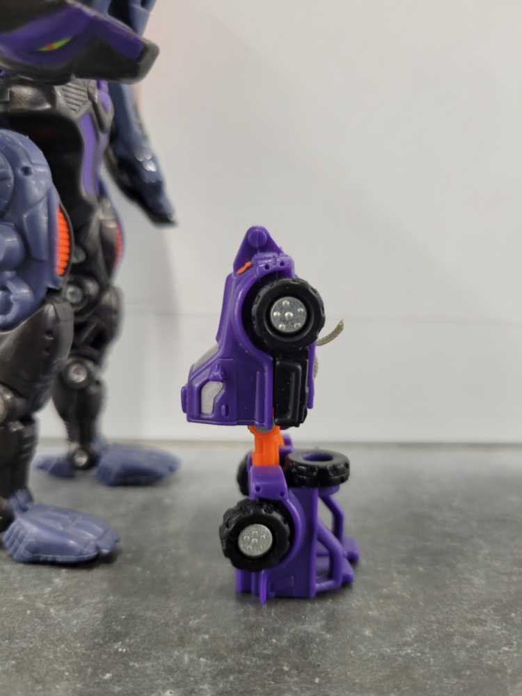 Cliffjumper with Cheetor - Hasbro (Armada) action figure collectible - Main Image 2