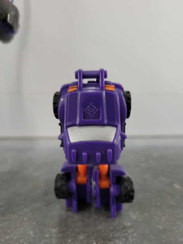 Cliffjumper with Cheetor - Hasbro (Armada) action figure collectible - Main Image 3