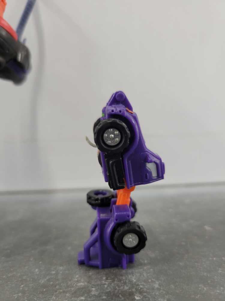 Cliffjumper with Cheetor - Hasbro (Armada) action figure collectible - Main Image 4