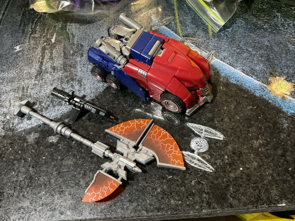 Transformers War/Fall Of Cybertron Optimus Prime - Hasbro (Transformers Generations) action figure collectible - Main Image 3