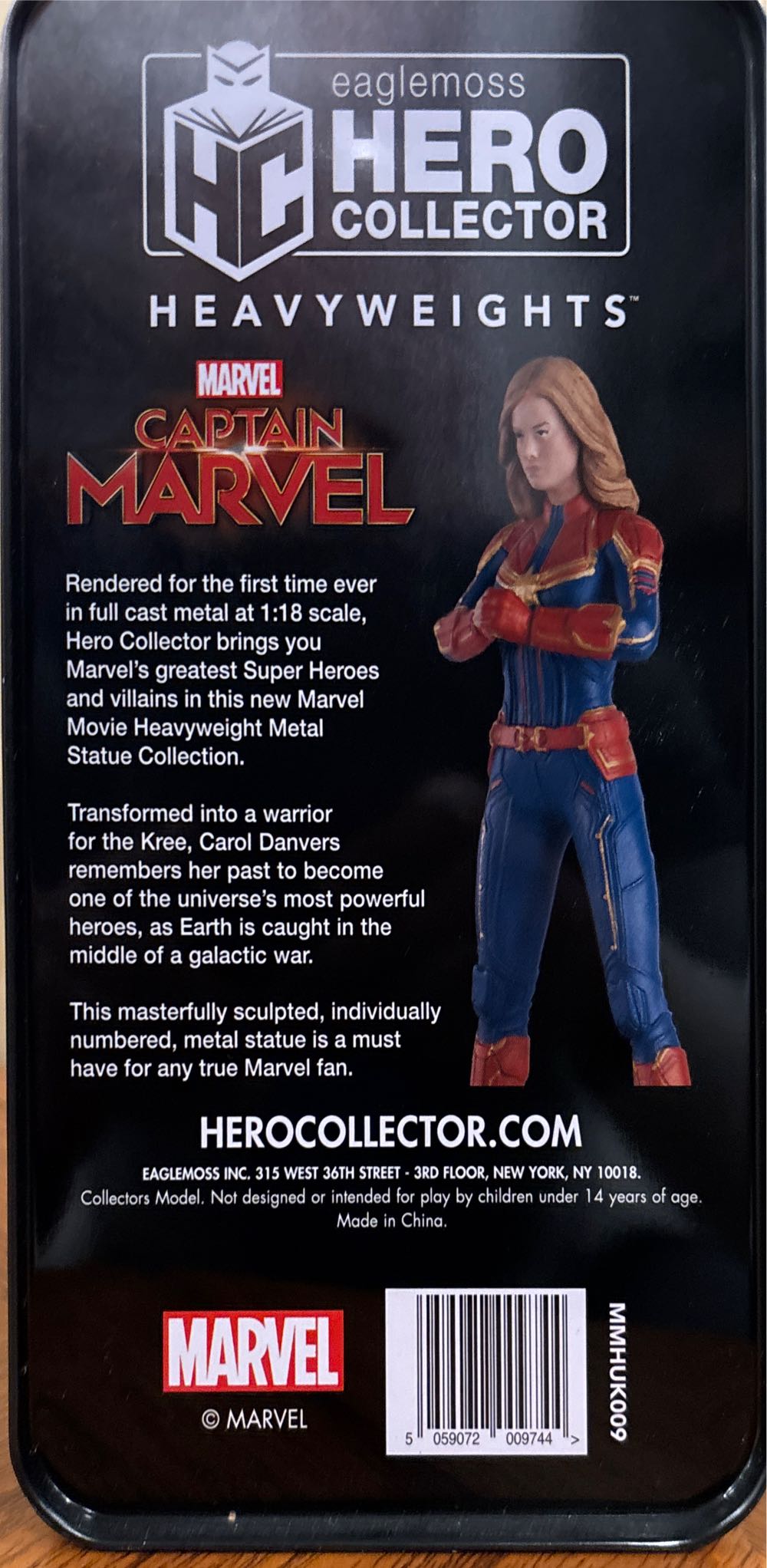Captain Marvel: Metal Statue - Eaglemoss Productions (Marvel Heavyweights Collection) action figure collectible [Barcode 5059072009744] - Main Image 2