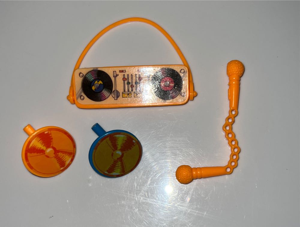 Rock And Rollin 1991 Rappin Mike - Playmates Toys action figure collectible - Main Image 3