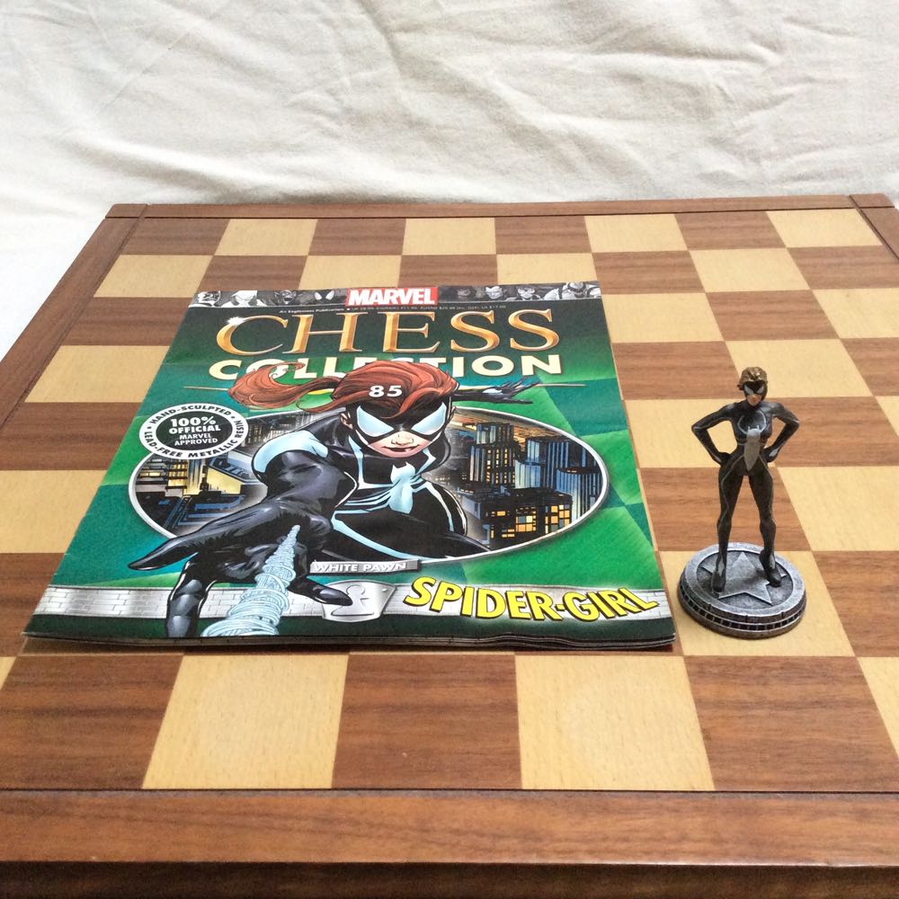 Spider-man # 1 White Knight - Spider-Girl # 85 White Pawn  action figure collectible - Main Image 2