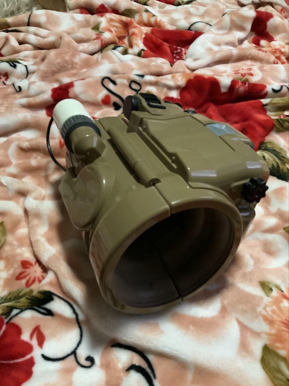 Fallout 4 Pip-Boy Model 3000 Mk IV - Bethesda (Fallout) action figure collectible - Main Image 2