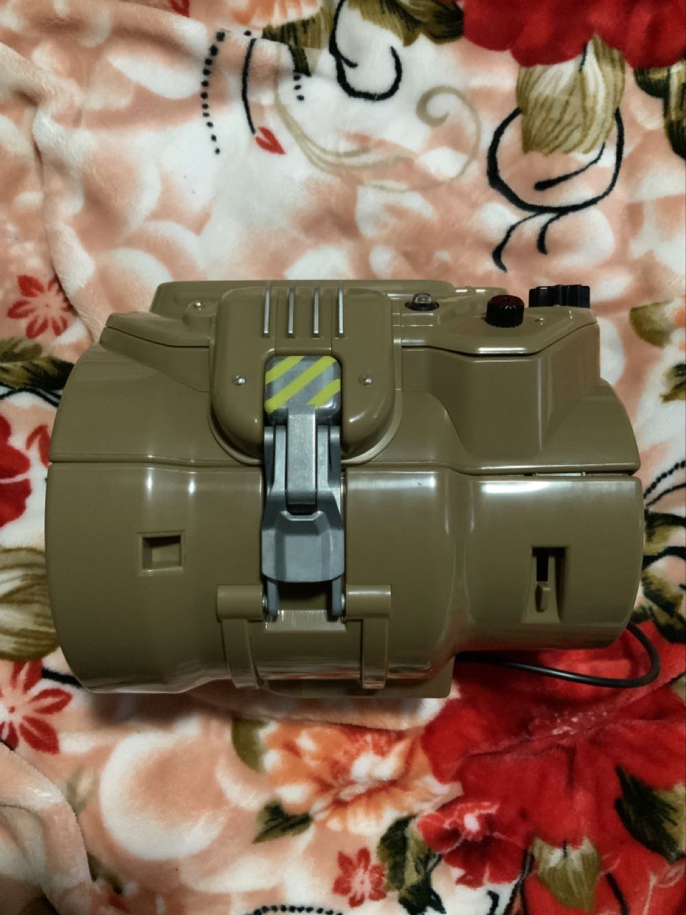 Fallout 4 Pip-Boy Model 3000 Mk IV - Bethesda (Fallout) action figure collectible - Main Image 3