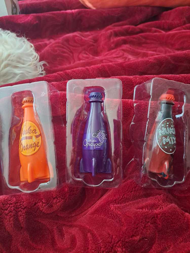 Nuka Cola Mini Bottle - Bethesda (Fallout) action figure collectible - Main Image 4