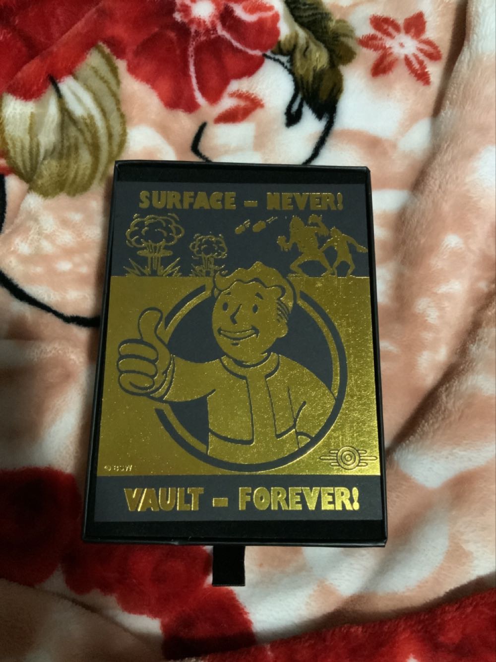 Fallout 24k Gold Plated Premium Pin Badge - Fanattik TM (Fallout) action figure collectible [Barcode 5060662465215] - Main Image 3