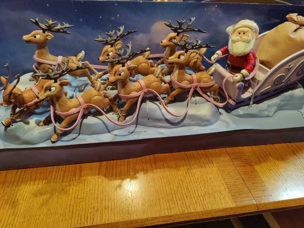 Rudolph And The Island Of Misfit Toys:  Santa’s Sleigh And Reindeer Team  - Playing Mantis action figure collectible [Barcode 090733067746] - Main Image 2