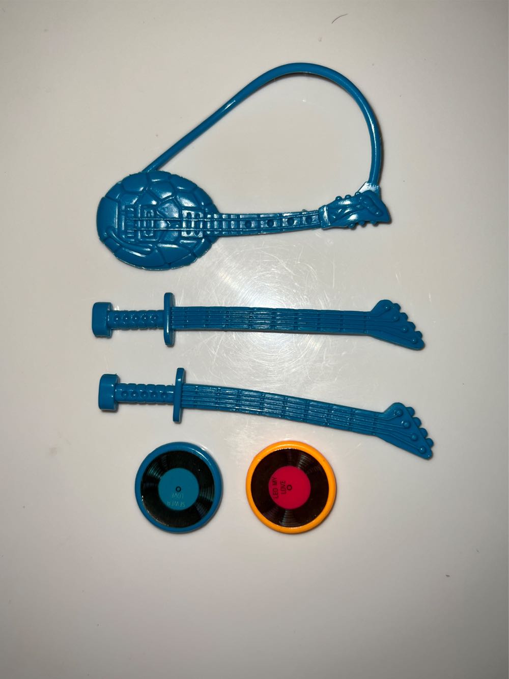 Classic Rocker Leo - Playmates Toys (Teenage Mutant Ninja Turtles) action figure collectible - Main Image 2