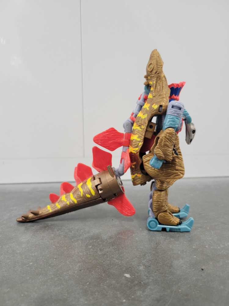 Striker - Hasbro (Beast Machines) action figure collectible - Main Image 3