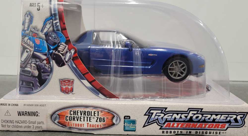 Tracks 2nd Boxed White - Hasbro (Alternators) action figure collectible - Main Image 3