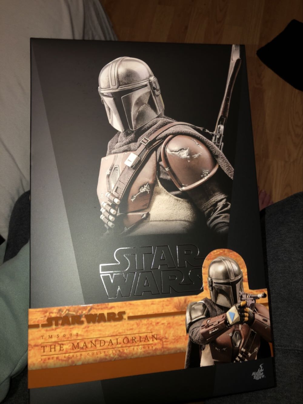 Hot Toys The Mandalorian (Dura Steel) TMS007 - Hot Toys (The Mandalorian) action figure collectible - Main Image 3