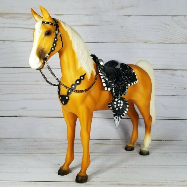 Mga Entertainment R.i.p. Rainbows In Pieces Gnarly Messed Up Unicorn Character Undead Ned Multicolor