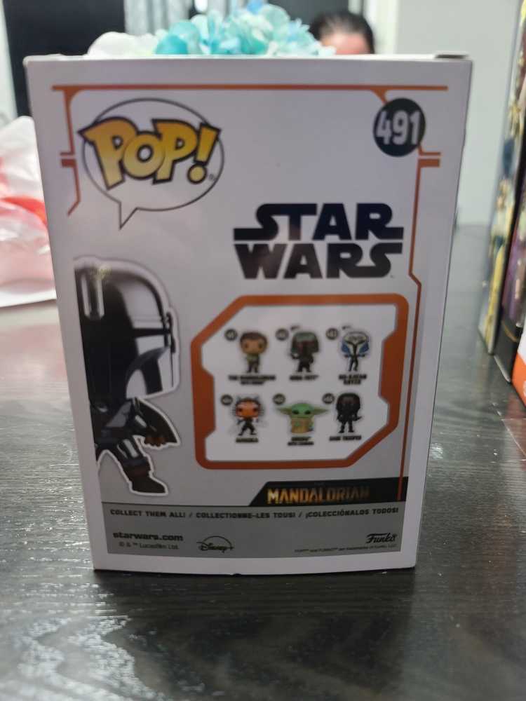 Funko Pop Star Wars 491 The Mandalorian w/ Darksaber - Funko (Sci-Fi) action figure collectible - Main Image 3