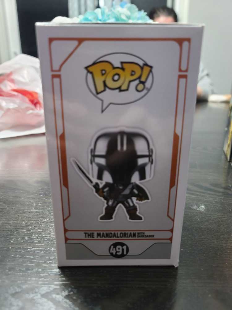 Funko Pop Star Wars 491 The Mandalorian w/ Darksaber - Funko (Sci-Fi) action figure collectible - Main Image 4