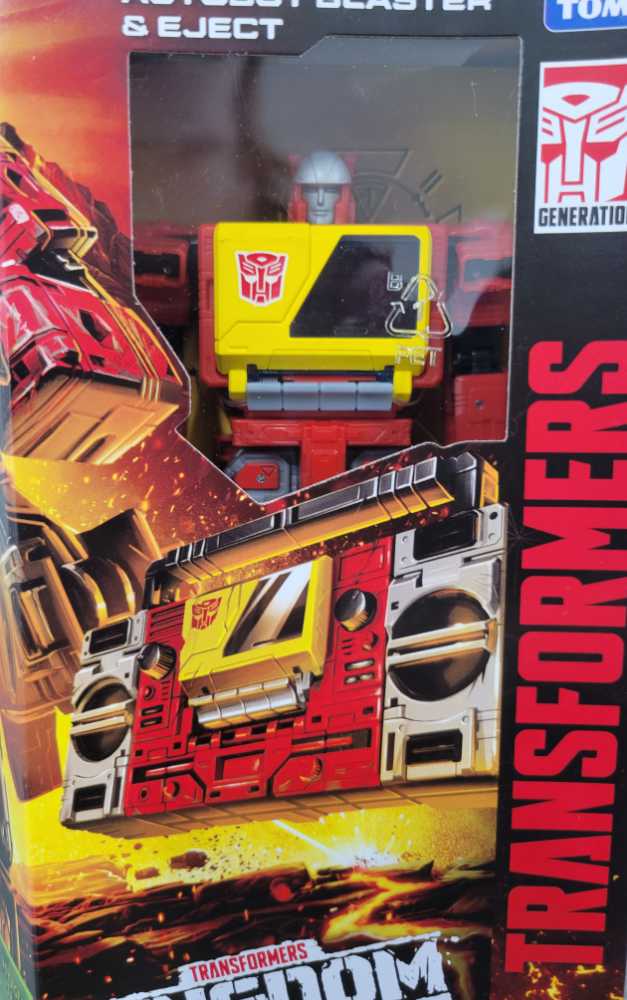 Blaster (Kingdom) - Hasbro (Transformers Generations) action figure collectible - Main Image 2