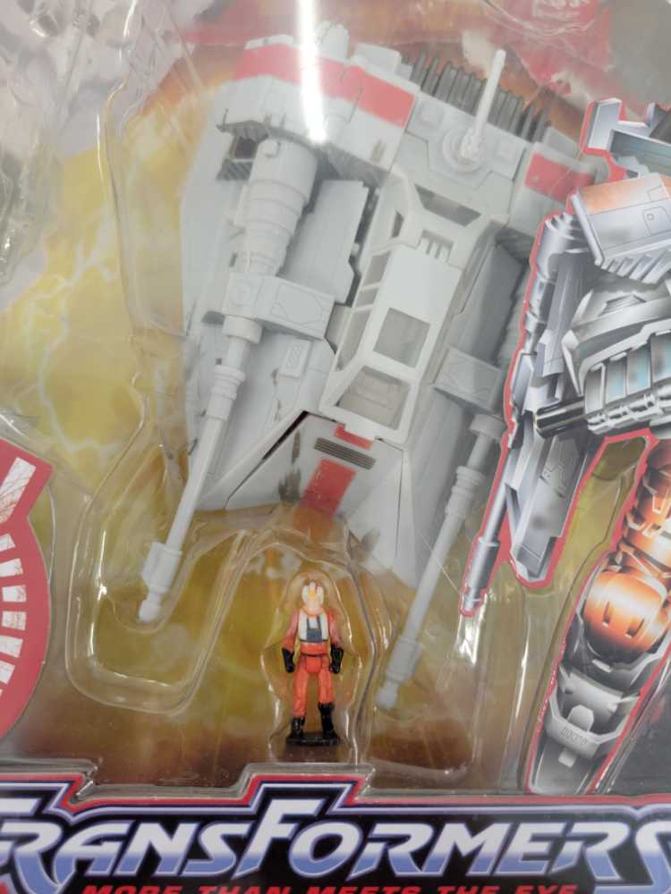 Luke Skywalker Snowspeeder With Luke Skywalker Mini Figure Carded - Hasbro (Star Wars Crossover) action figure collectible - Main Image 2