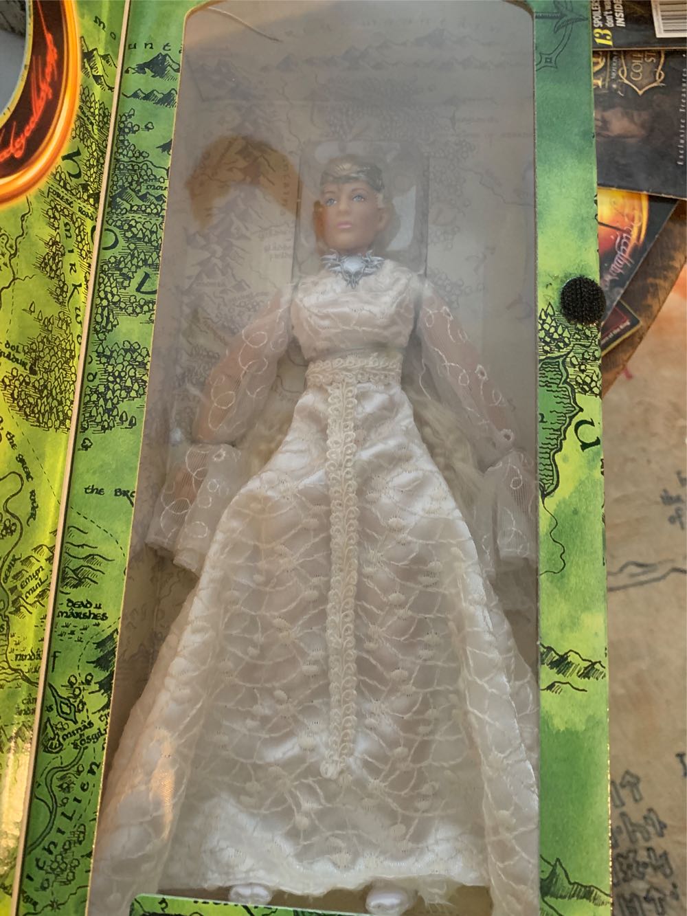 Galadriel Elven Queen  action figure collectible [Barcode 035112811022] - Main Image 2
