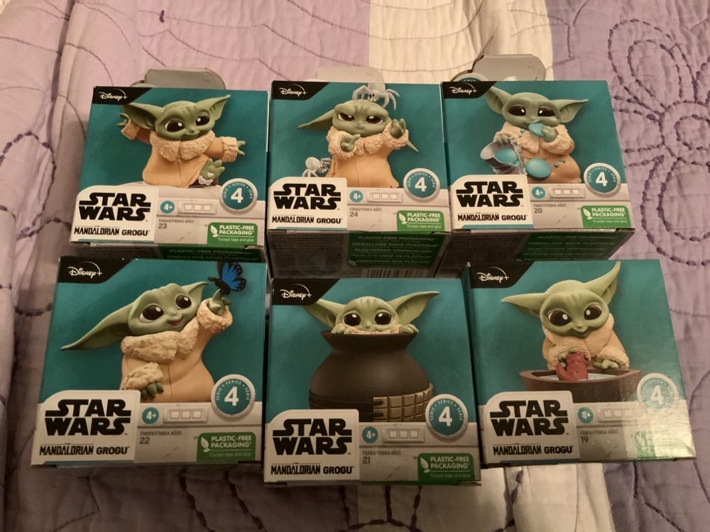 Grogu (with Butterfly) - Disney/ Hasbro (Bounty Collection 2” 2020- Now: Series 4) action figure collectible [Barcode 5010993984213] - Main Image 3