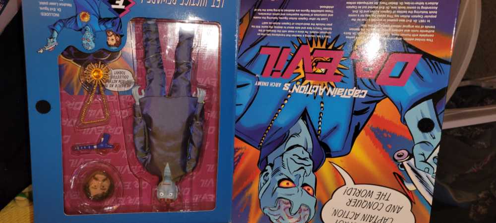 Captain Action  - Playing Mantis action figure collectible - Main Image 2