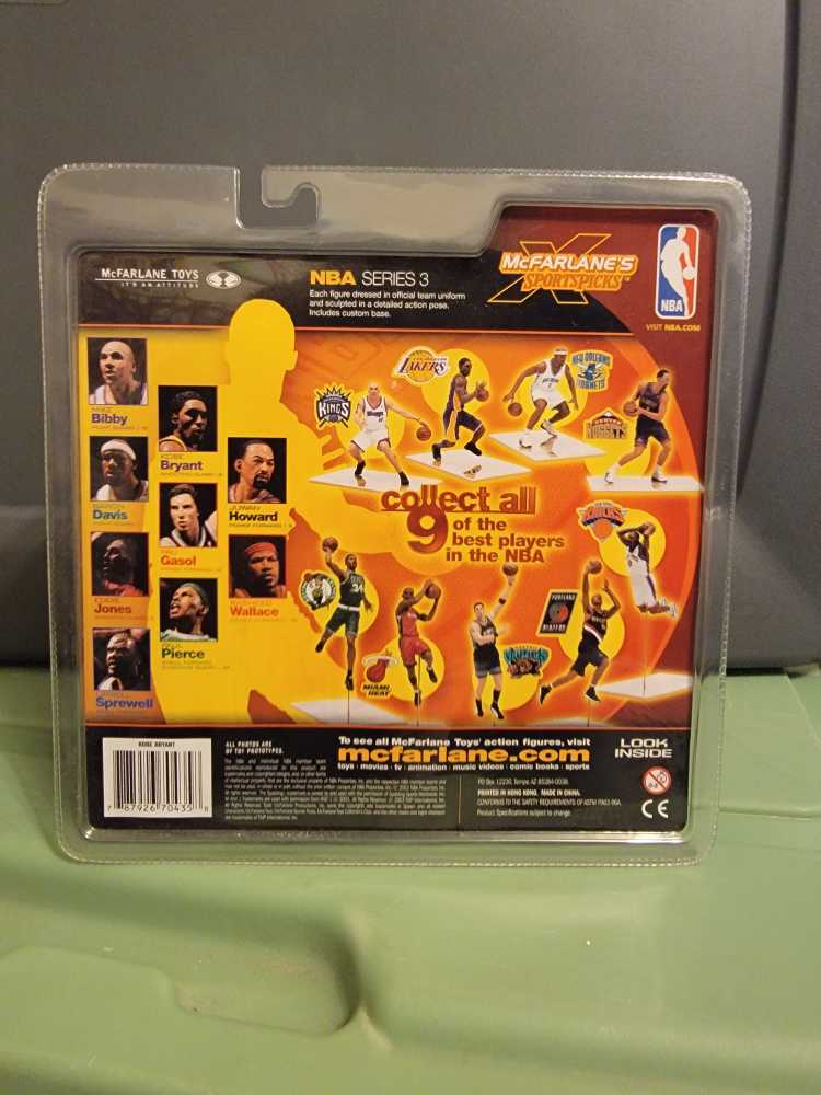 NBA Series 3 Kobe Bryant - Mcfarlene Toys (Basketball) action figure collectible [Barcode 787926704358] - Main Image 3