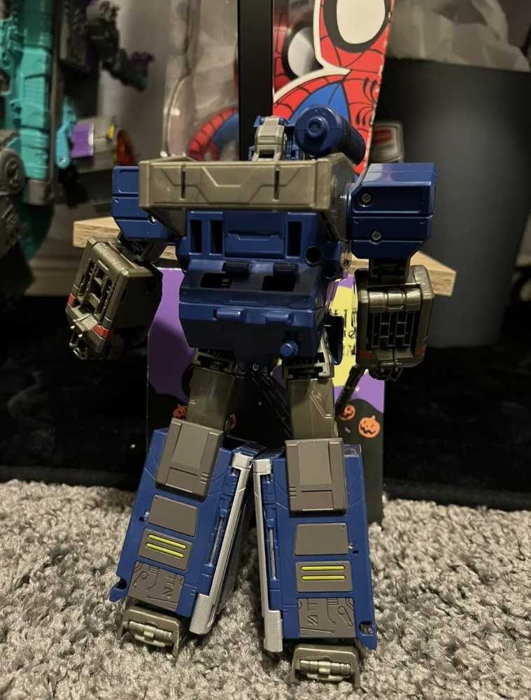 Soundwave and Doombox Target Exclusive (Robot Mode) - Hasbro (Titans Return) action figure collectible - Main Image 2