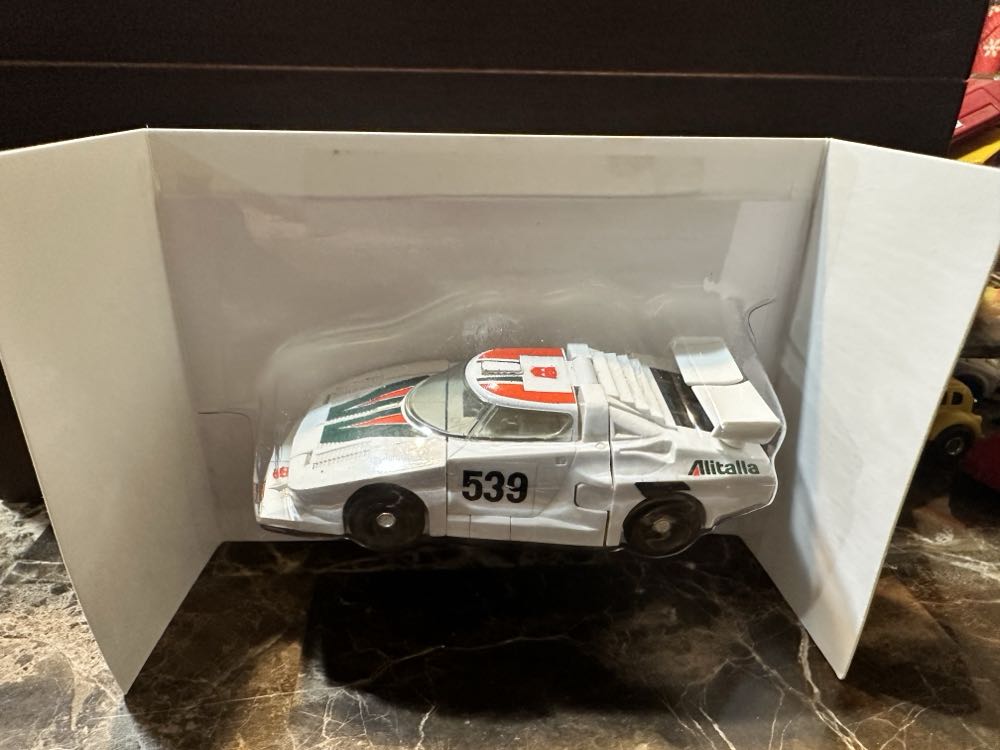 Autobot Engineer: Wheeljack - Hasbro Bradley (The Transformers) action figure collectible [Barcode 038976057605] - Main Image 3