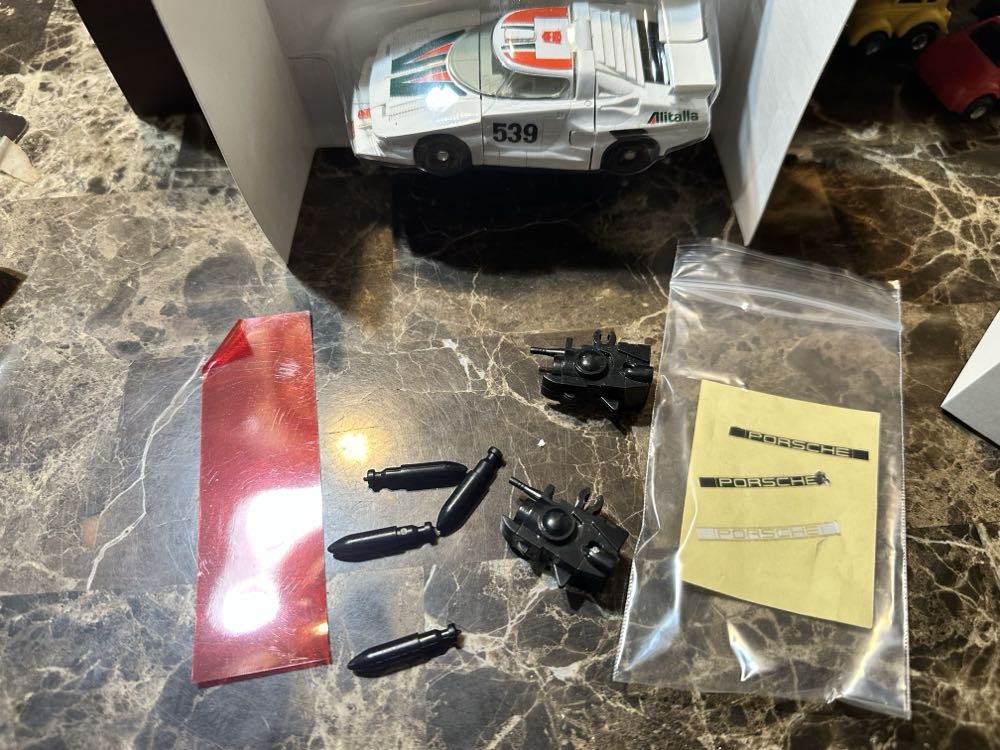 Autobot Engineer: Wheeljack - Hasbro Bradley (The Transformers) action figure collectible [Barcode 038976057605] - Main Image 4