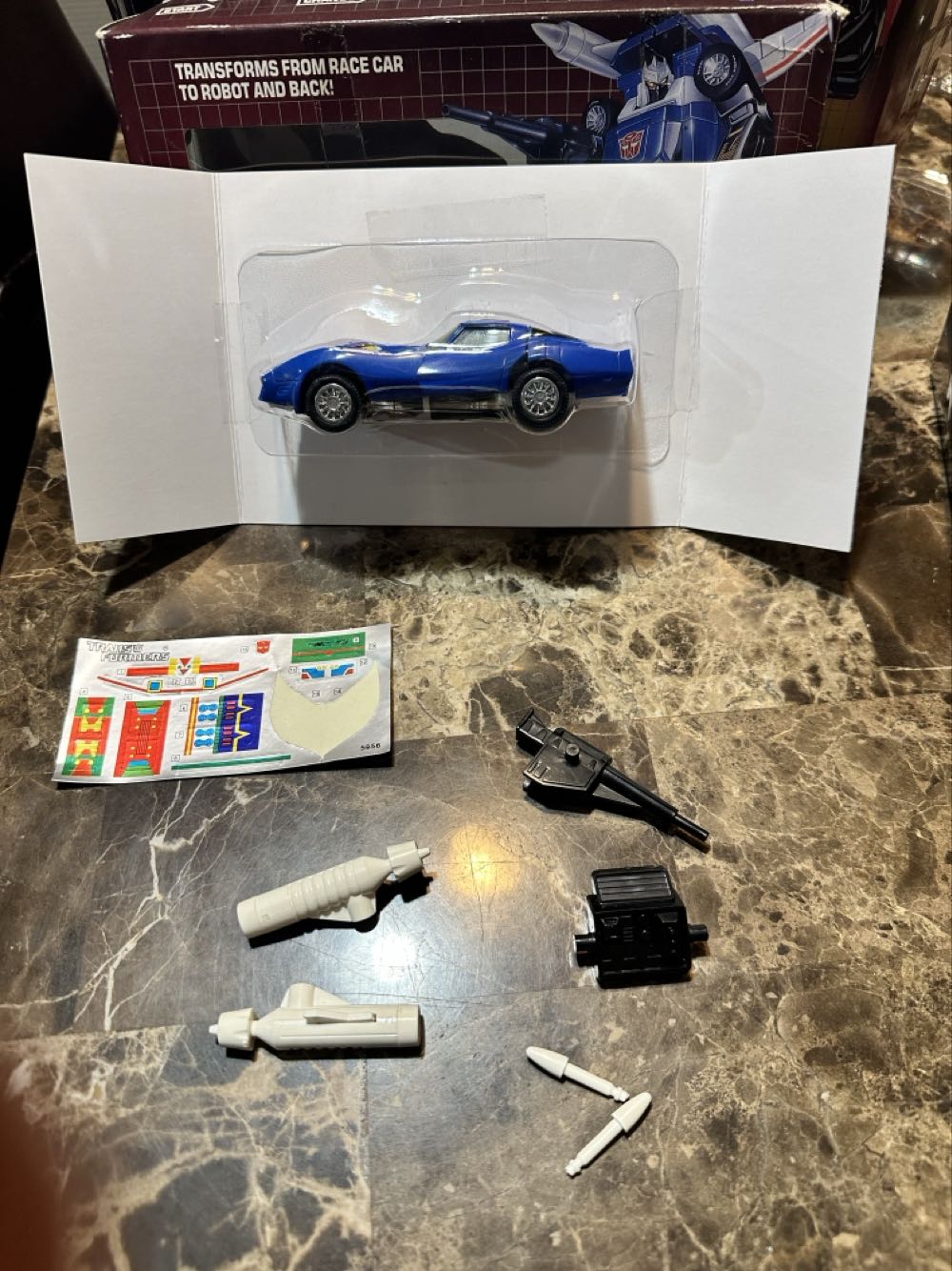 Autobot Warrior: Tracks - Unknown (The Transformers) action figure collectible [Barcode 038976059562] - Main Image 3