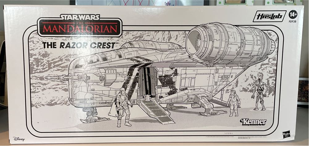 Razor Crest, The Mandalorian (Din Djarin) (Beskar w/ Soft Goods Cape), The Child (Grogu) (w/ Hover Pram) & Offworld Jawa Elder (Arvala-7) - Hasbro (Star Wars: The Mandalorian) action figure collectible [Barcode 5010993902798] - Main Image 2