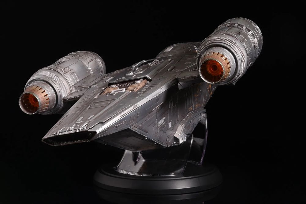 Razor Crest, The Mandalorian (Din Djarin) (Beskar w/ Soft Goods Cape), The Child (Grogu) (w/ Hover Pram) & Offworld Jawa Elder (Arvala-7) - Hasbro (Star Wars: The Mandalorian) action figure collectible [Barcode 5010993902798] - Main Image 3