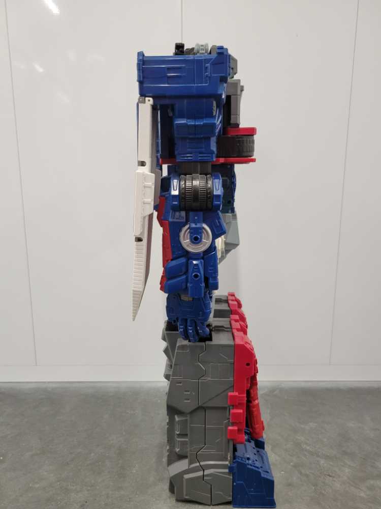 Fortress Maximus With Cerebros And Emissary 2nd Missing Parts - Hasbro (Titans Return) action figure collectible - Main Image 3