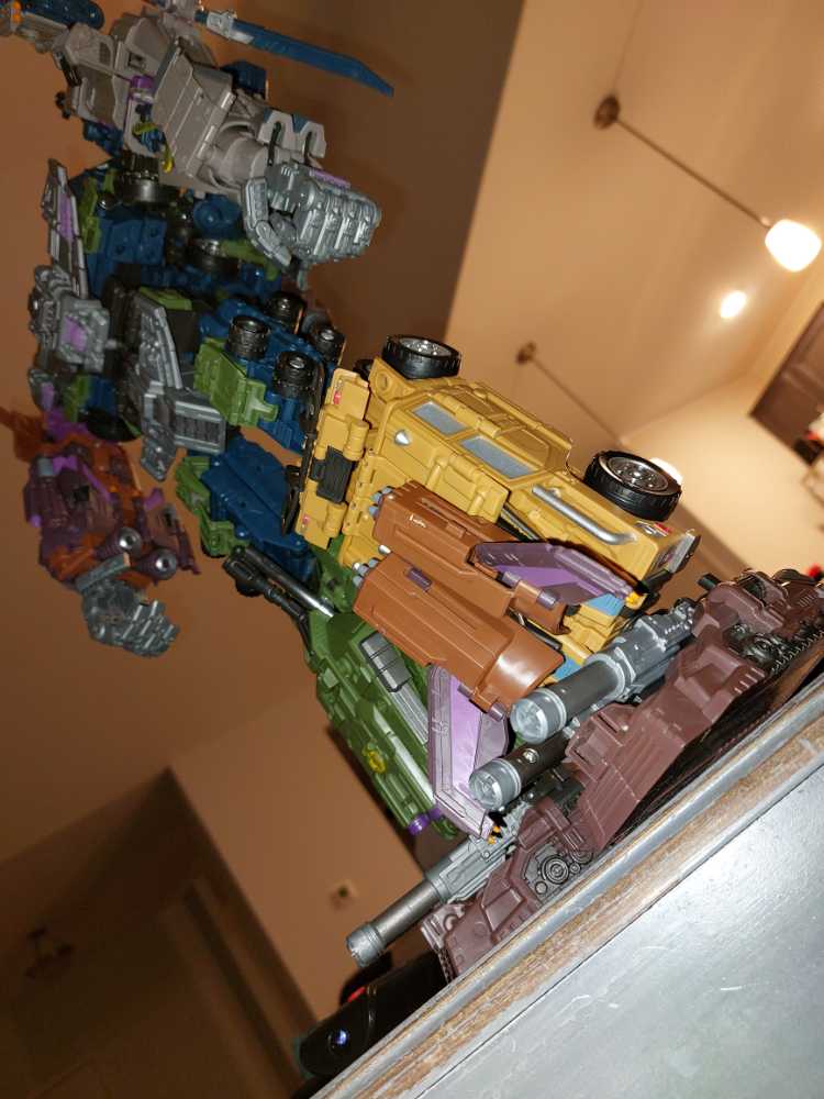 Jinbao Bruticus - Jinbao (Combiner) action figure collectible - Main Image 2