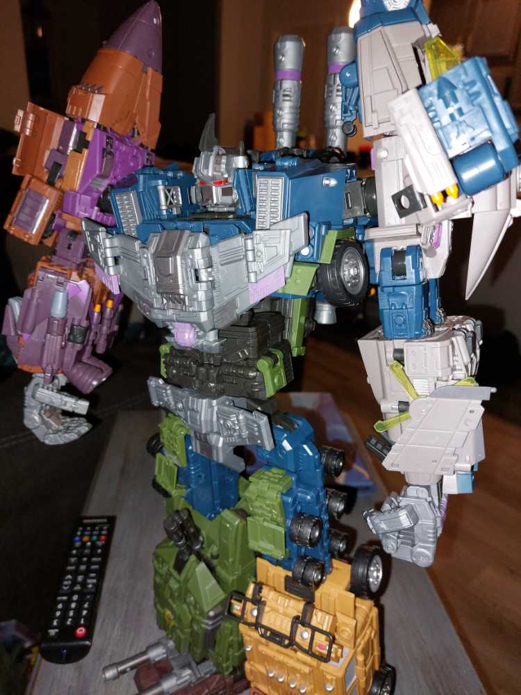 Jinbao Bruticus - Jinbao (Combiner) action figure collectible - Main Image 3
