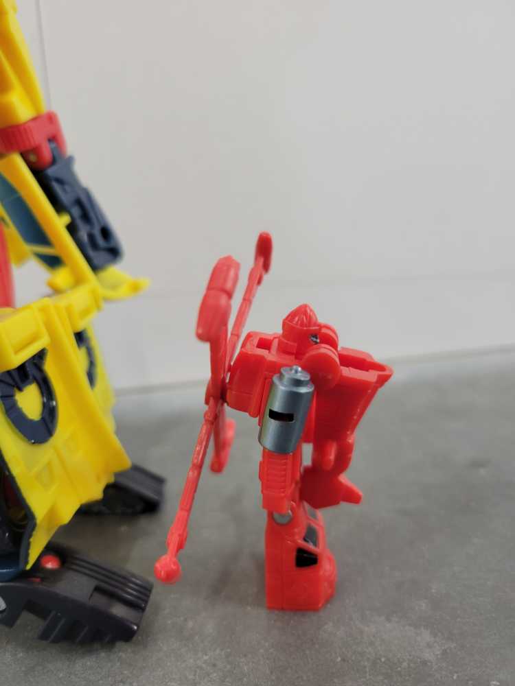 Jolt with Hot Shot Robot Mode  - Hasbro (Armada) action figure collectible - Main Image 2
