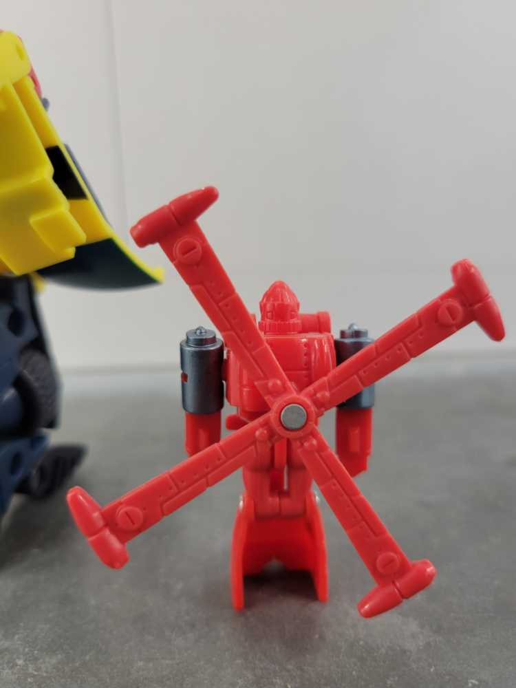 Jolt with Hot Shot Robot Mode  - Hasbro (Armada) action figure collectible - Main Image 3