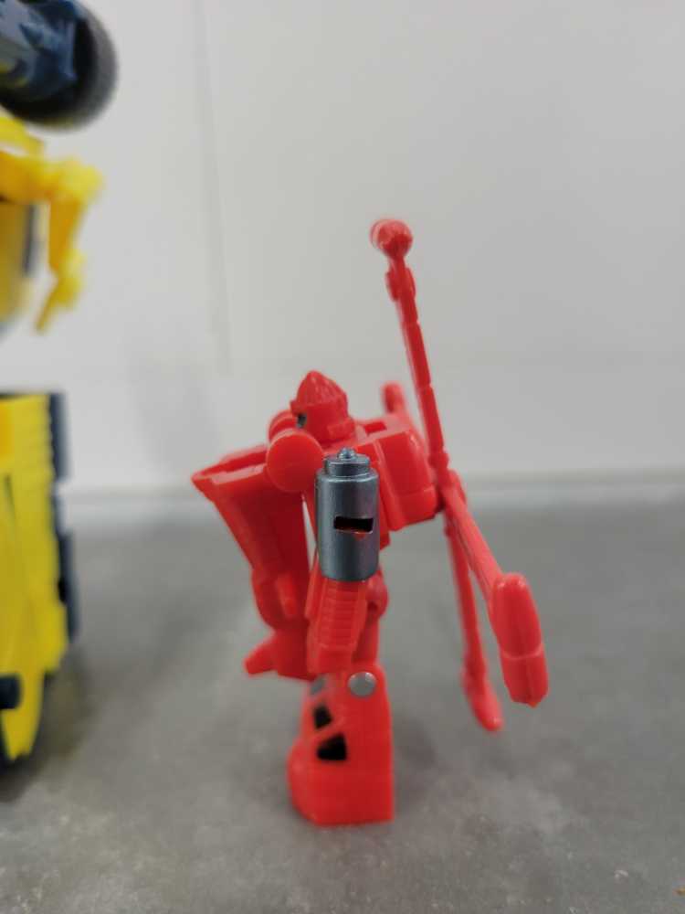 Jolt with Hot Shot Robot Mode  - Hasbro (Armada) action figure collectible - Main Image 4