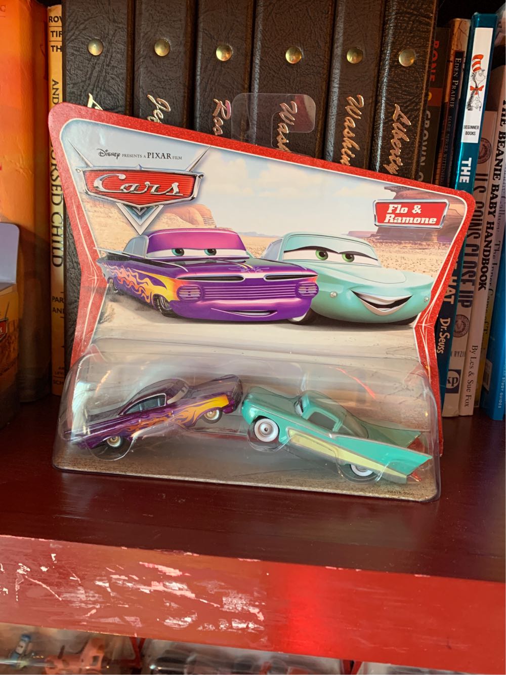 Disney Pixar Cars Movie Moments Car Set: Flo & Ramone - Mattel (Cars) action figure collectible [Barcode 027084267921] - Main Image 2