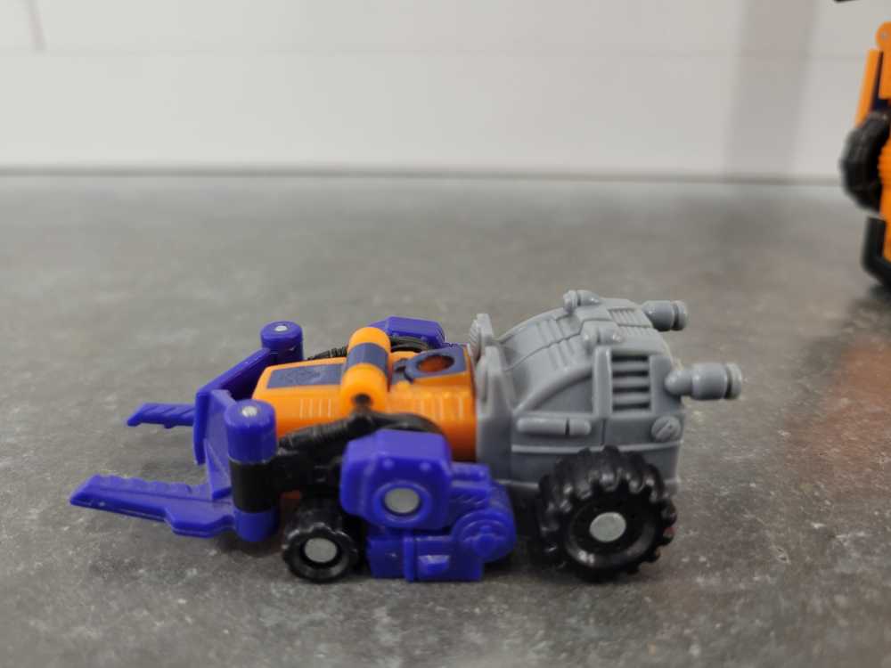 Liftor with Smokescreen 1st - Hasbro (Armada) action figure collectible - Main Image 3