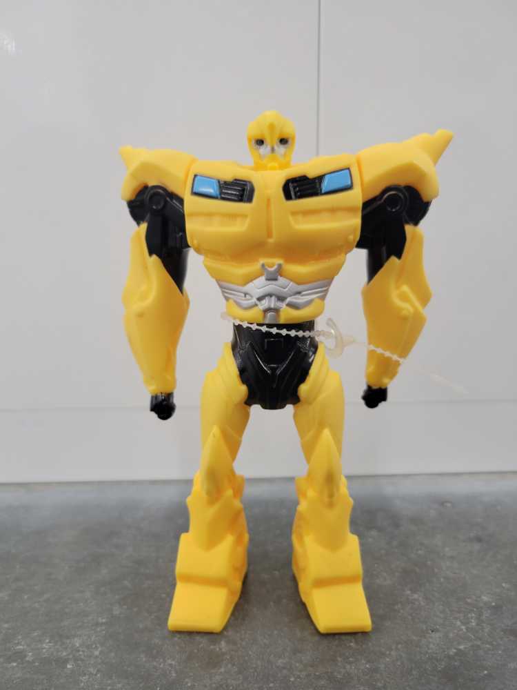 Bumblebee - Hasbro (Titan Warrior) action figure collectible - Main Image 2