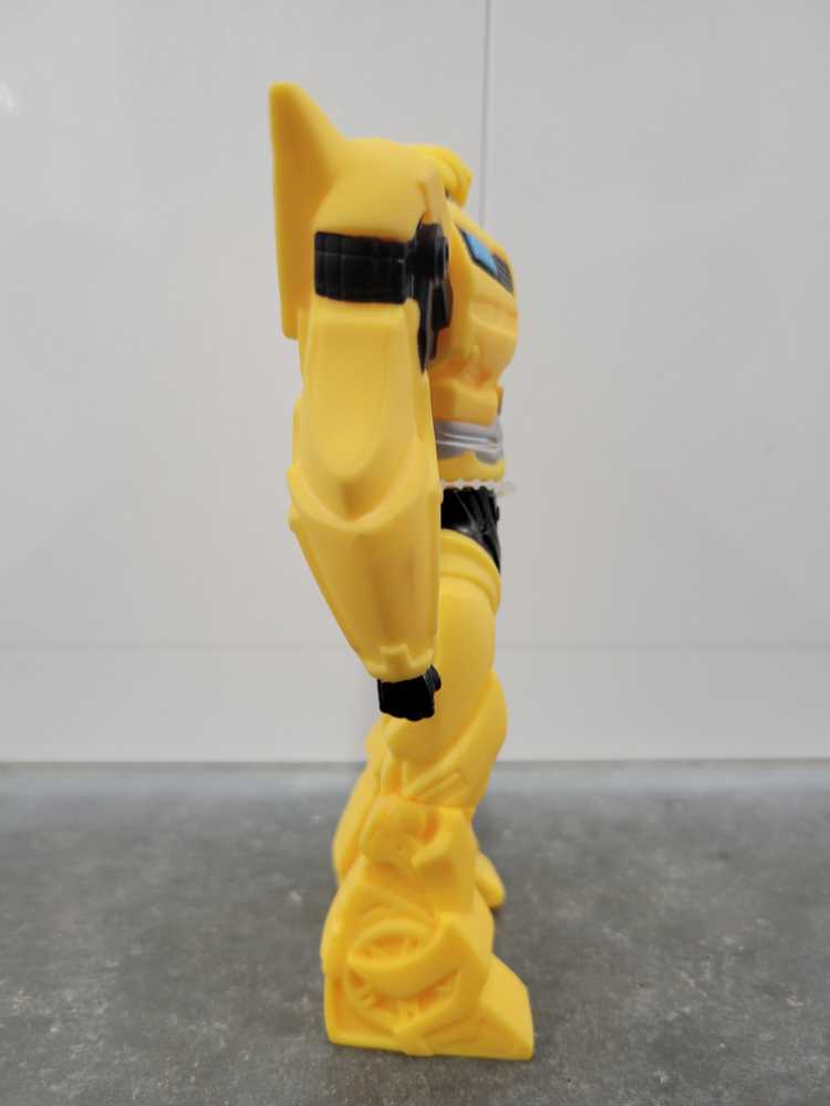 Bumblebee - Hasbro (Titan Warrior) action figure collectible - Main Image 3