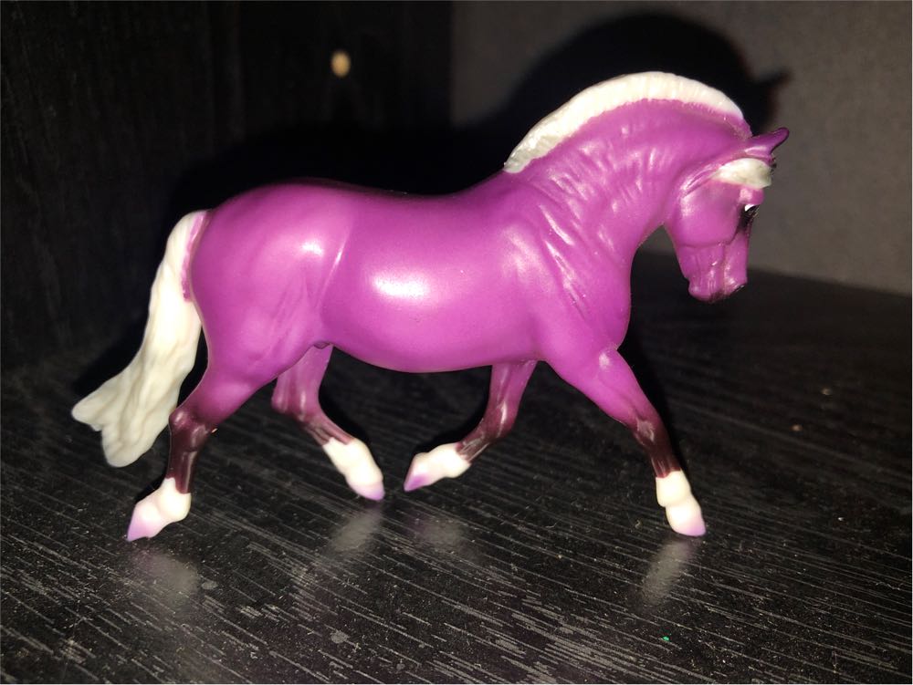 Avant-Garde - Breyer Animal Creations (Breyerfest) action figure collectible - Main Image 2